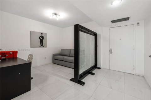 Condo in Hallandale Beach, Florida, 2 bedrooms  № 2052859 - photo 16