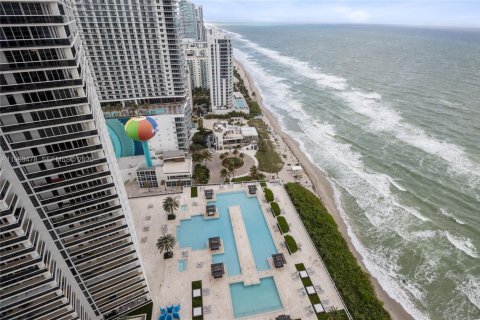 Condo in Hallandale Beach, Florida, 2 bedrooms  № 2052859 - photo 20