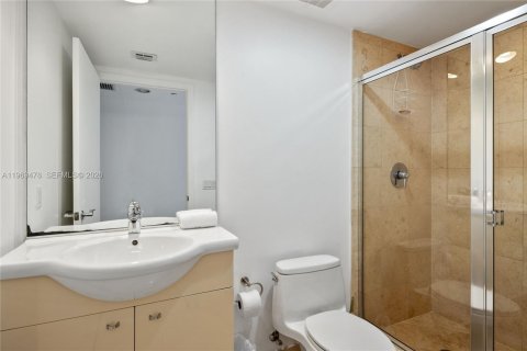 Condo in Hallandale Beach, Florida, 2 bedrooms  № 2052859 - photo 14