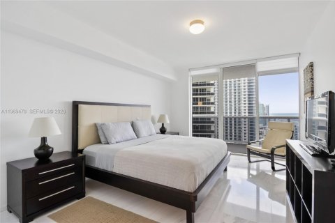 Condo in Hallandale Beach, Florida, 2 bedrooms  № 2052859 - photo 8