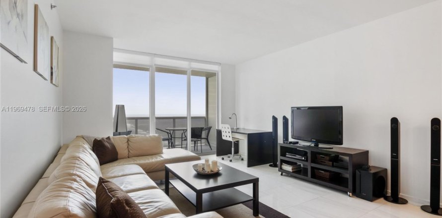 Condo in Hallandale Beach, Florida, 2 bedrooms  № 2052859