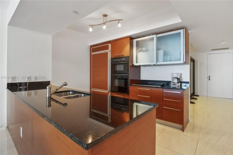 Condo in Hallandale Beach, Florida, 2 bedrooms  № 2052859 - photo 7
