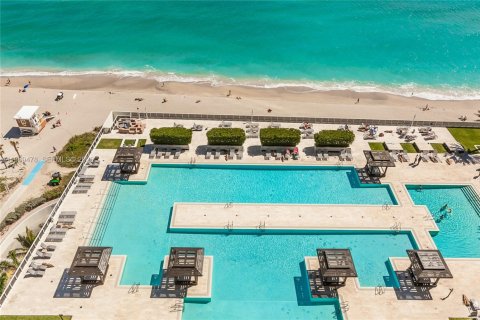 Condo in Hallandale Beach, Florida, 2 bedrooms  № 2052859 - photo 30