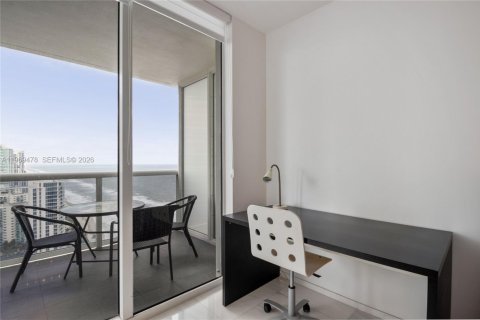 Condo in Hallandale Beach, Florida, 2 bedrooms  № 2052859 - photo 11