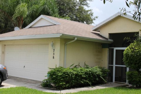Casa en Port St. Lucie, Florida 3 dormitorios, 144 m2 № 2247880