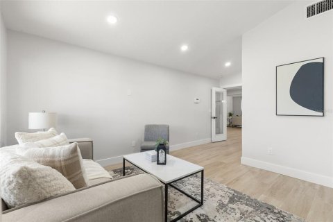 Купить виллу или дом в Бельэр-Бич, Флорида 10 комнат, 218.69м2, № 1810997 - фото 9