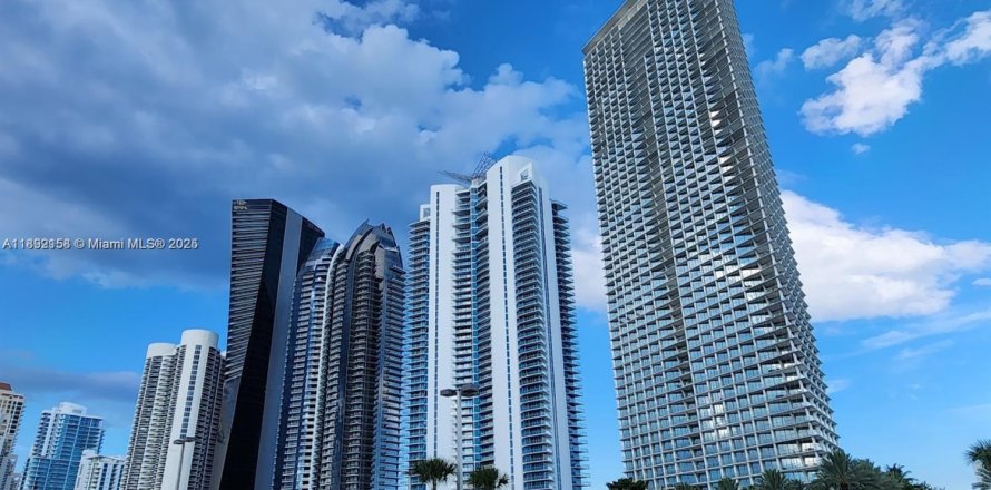 Condo à Sunny Isles Beach, Floride, 3 chambres  № 1946503