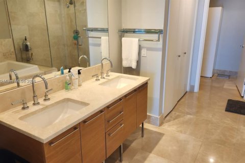 Copropriété à louer à Sunny Isles Beach, Floride: 3 chambres, 179.02 m2 № 1946503 - photo 17