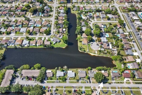 House in North Lauderdale, Florida 3 bedrooms, 95.88 sq.m. № 1797725 - photo 20