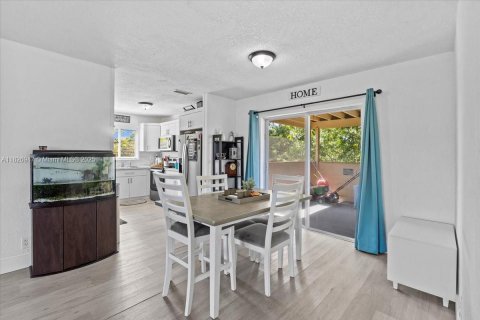 House in North Lauderdale, Florida 3 bedrooms, 95.88 sq.m. № 1797725 - photo 8