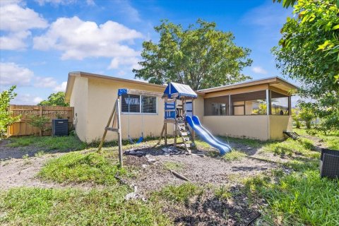 House in North Lauderdale, Florida 3 bedrooms, 95.88 sq.m. № 1797725 - photo 18