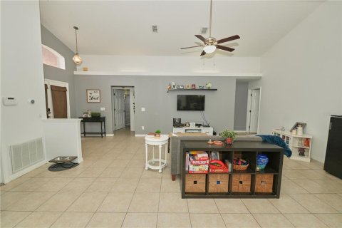 House in Orlando, Florida 3 bedrooms, 134.34 sq.m. № 2230199 - photo 12