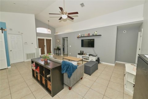 House in Orlando, Florida 3 bedrooms, 134.34 sq.m. № 2230199 - photo 11