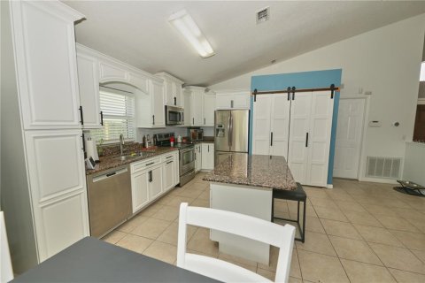 House in Orlando, Florida 3 bedrooms, 134.34 sq.m. № 2230199 - photo 14