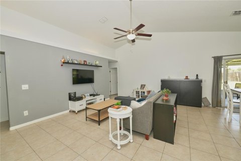 House in Orlando, Florida 3 bedrooms, 134.34 sq.m. № 2230199 - photo 8
