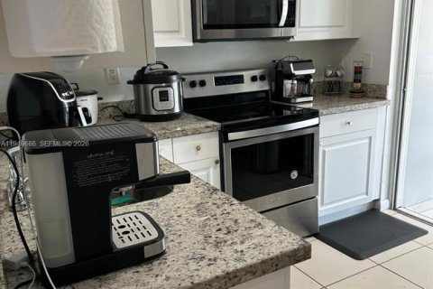 Villa ou maison à vendre à Miami Gardens, Floride: 2 chambres, 97.55 m2 № 1997752 - photo 8