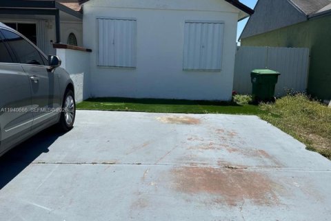 Villa ou maison à vendre à Miami Gardens, Floride: 2 chambres, 97.55 m2 № 1997752 - photo 1