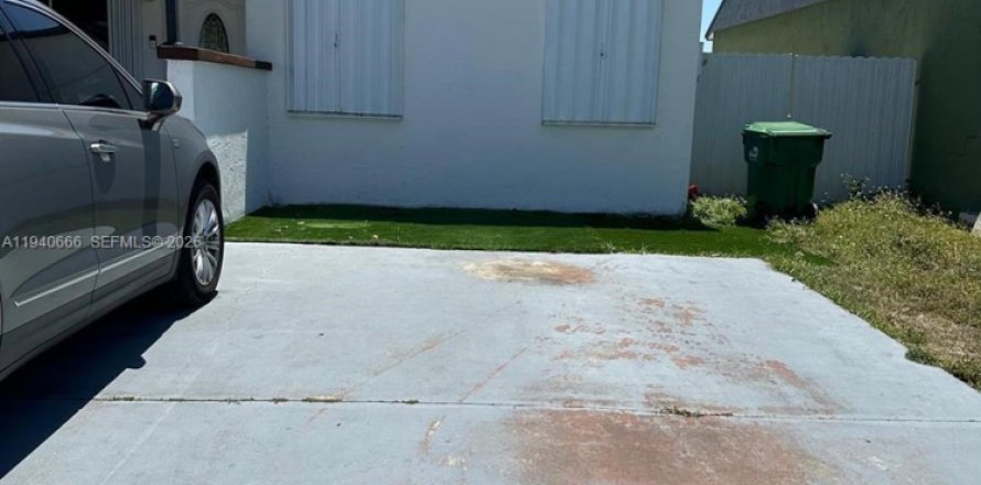 Villa ou maison à Miami Gardens, Floride 2 chambres, 97.55 m2 № 1997752