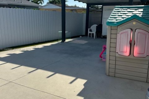 Villa ou maison à vendre à Miami Gardens, Floride: 2 chambres, 97.55 m2 № 1997752 - photo 25