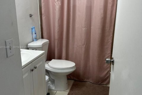 Villa ou maison à vendre à Miami Gardens, Floride: 2 chambres, 97.55 m2 № 1997752 - photo 19