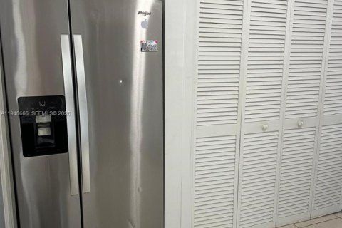 Villa ou maison à vendre à Miami Gardens, Floride: 2 chambres, 97.55 m2 № 1997752 - photo 10