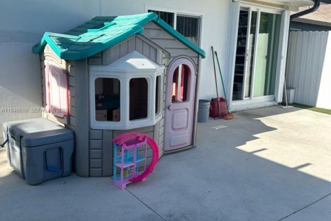 Villa ou maison à vendre à Miami Gardens, Floride: 2 chambres, 97.55 m2 № 1997752 - photo 28