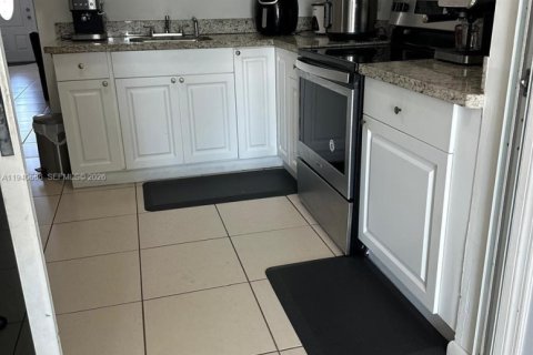 Villa ou maison à vendre à Miami Gardens, Floride: 2 chambres, 97.55 m2 № 1997752 - photo 9