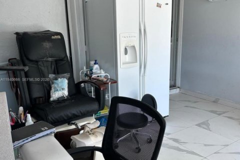 Villa ou maison à vendre à Miami Gardens, Floride: 2 chambres, 97.55 m2 № 1997752 - photo 21