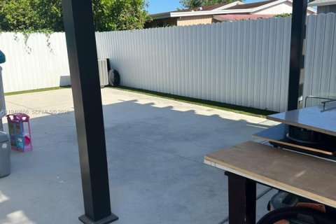 Villa ou maison à vendre à Miami Gardens, Floride: 2 chambres, 97.55 m2 № 1997752 - photo 23