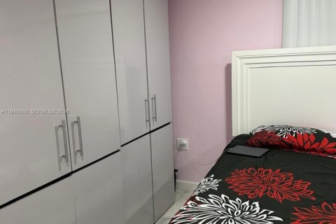 Villa ou maison à vendre à Miami Gardens, Floride: 2 chambres, 97.55 m2 № 1997752 - photo 17