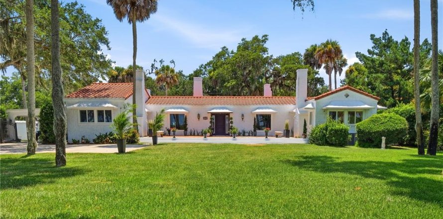 House in New Smyrna Beach, Florida 3 bedrooms, 301.93 sq.m. № 2219730