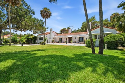House in New Smyrna Beach, Florida 3 bedrooms, 301.93 sq.m. № 2219730 - photo 2