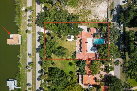 House in New Smyrna Beach, Florida 3 bedrooms, 301.93 sq.m. № 2219730 - photo 3