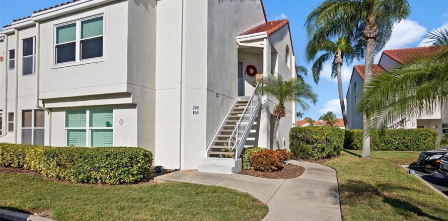 Condominio en Saint Petersburg, Florida, 2 dormitorios  № 1679698