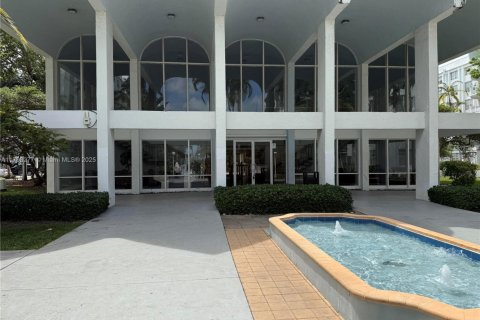 Condo in Miami, Florida, 2 bedrooms  № 1699903 - photo 4