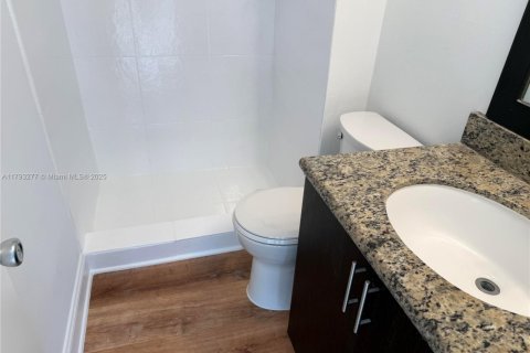 Condo in Miami, Florida, 2 bedrooms  № 1699903 - photo 11