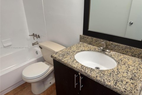 Condo in Miami, Florida, 2 bedrooms  № 1699903 - photo 5