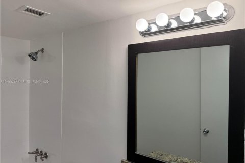 Condo in Miami, Florida, 2 bedrooms  № 1699903 - photo 6