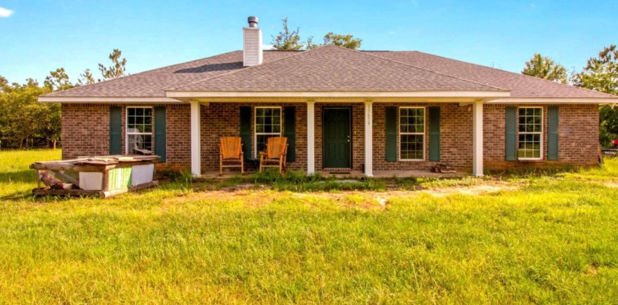House in Milton, Florida 3 bedrooms, 169.92 sq.m. № 589919