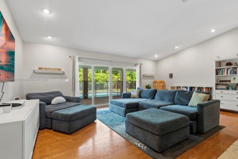 House in Pinecrest, Florida 5 bedrooms, 289.02 sq.m. № 1890554 - photo 4