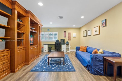 House in Pinecrest, Florida 5 bedrooms, 289.02 sq.m. № 1890554 - photo 8