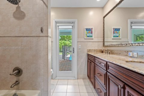 House in Pinecrest, Florida 5 bedrooms, 289.02 sq.m. № 1890554 - photo 16