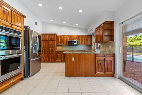 House in Pinecrest, Florida 5 bedrooms, 289.02 sq.m. № 1890554 - photo 6