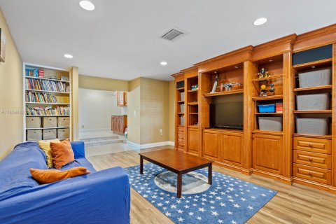 House in Pinecrest, Florida 5 bedrooms, 289.02 sq.m. № 1890554 - photo 9