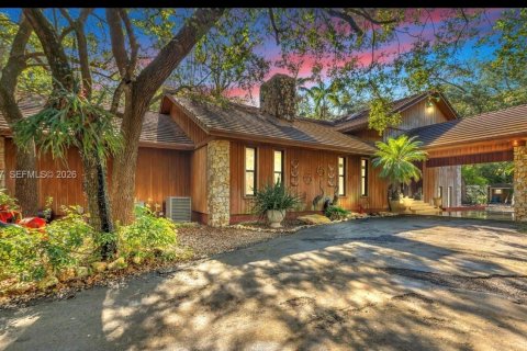 Casa en Homestead, Florida 6 dormitorios, 327.67 m2 № 2027373