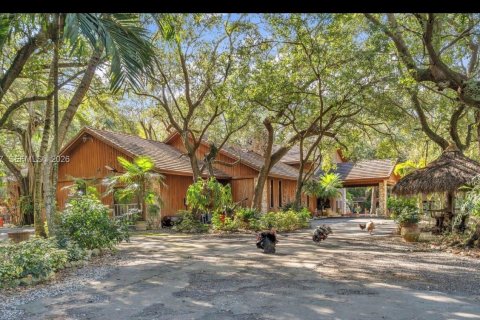 Casa en venta en Homestead, Florida, 6 dormitorios, 327.67 m2 № 2027373 - foto 4