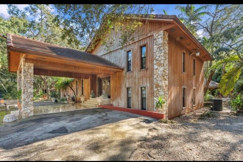 Casa en venta en Homestead, Florida, 6 dormitorios, 327.67 m2 № 2027373 - foto 2