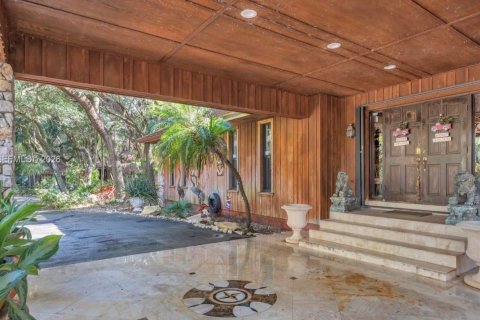 Casa en venta en Homestead, Florida, 6 dormitorios, 327.67 m2 № 2027373 - foto 3