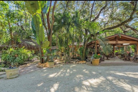 Casa en venta en Homestead, Florida, 6 dormitorios, 327.67 m2 № 2027373 - foto 17