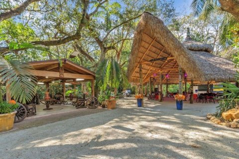 Casa en venta en Homestead, Florida, 6 dormitorios, 327.67 m2 № 2027373 - foto 16